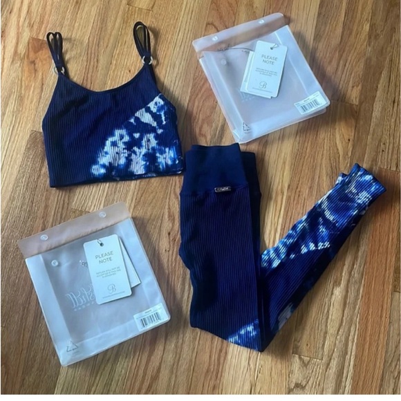 Bombshell Sportswear - Picture 1 of 4